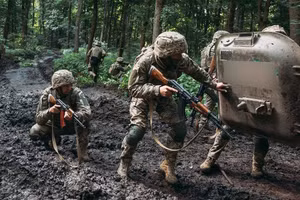 Binh sĩ Ukraine tác chiến gần Pokrovsk.