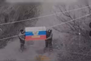 Quốc kỳ Nga được nâng cao tại Seversk.