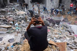 Phần lớn Gaza đổ nát sau cuộc chiến kéo dài của Israel.