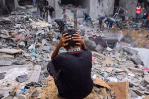 Phần lớn Gaza đổ nát sau cuộc chiến kéo dài của Israel.