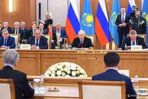 Tổng thống Nga Vladimir Putin trong cuộc đàm phán Nga-Kazakhstan tại Cung điện Độc lập ở Astana.