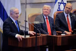 Tổng thống Trump lắng nghe bài phát biểu của Thủ tướng Netanyahu tại Quốc hội Israel.