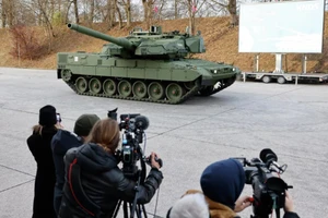 Đức công bố phiên bản Leopard 2A8.