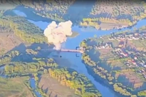 Hình ảnh Ukraine phá hủy cây cầu tại Kursk.