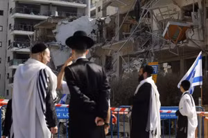 Mục tiêu quân sự Israel bị tên lửa Iran đánh trúng.