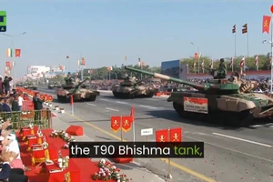 Xe tăng T-90 xuất hiện trong cuộc duyệt binh của Ấn Độ.