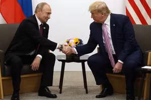 Tổng thống Vladimir Putin và người đồng cấp Mỹ Donald Trump.