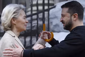 Chủ tịch EC Ursula von der Leyen và Tổng thống Zelensky.