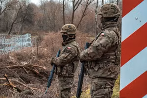 Binh sĩ Ba Lan triển khai tại biên giới với Belarus.