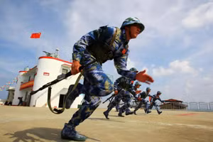 Lính thủy đánh bộ thuộc Quân Giải phóng Nhân dân Trung Quốc.