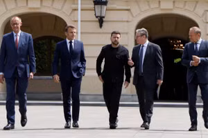 Thủ tướng Đức, Tổng thống Pháp, Tổng thống Ukraine, Thủ tướng Anh và Thủ tướng Ba Lan, tại Kiev ngày 10 tháng 5.