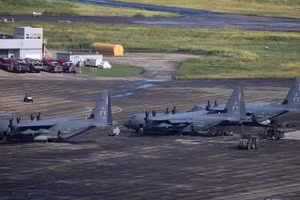Ba chiếc HC-130J của Mỹ tại căn cứ Roosevelt Roads, Puerto Rico, hôm 11 tháng 12. 