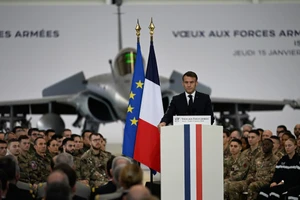 Tổng thống Emmanuel Macron trong chuyến thăm căn cứ không quân Istres, hôm 15 tháng 1 năm 2026.