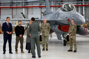 Tiêm kích F-16.