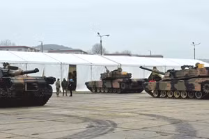 Xe tăng M1A1 Abrams Australia viện trợ cho Ukraine.