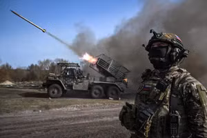 Pháo phản lực Nga tấn công lực lượng Ukraine tại Pokrovsk.