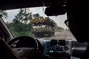 Hệ thống S-300V1 được Ukraine triển khai ra tiền tuyến.