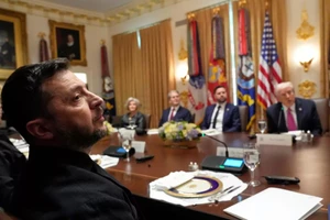 Tổng thống Donald Trump và người đồng cấp Ukraine Zelensky dùng bữa trưa tại Phòng Nội các.