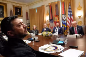 Tổng thống Donald Trump và người đồng cấp Ukraine Zelensky dùng bữa trưa tại Phòng Nội các.