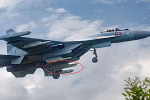 Tên lửa R-77M trên tiêm kích Su-35S của Nga.