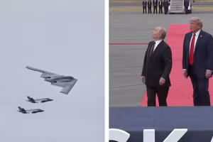 Tổng thống Putin ngước nhìn phi đội F-35 và B-2 Spirit bay qua Căn cứ Không quân Elmendorf-Richardson.