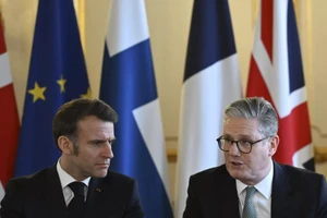 Tổng thống Pháp Emmanuel Macron và Thủ tướng Anh Keir Starmer.