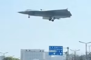 Hình ảnh máy bay thế hệ 6 của Trung Quốc được công bố.