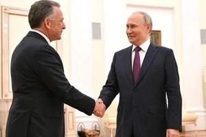Đặc phái viên Mỹ Steve Witkoff và Tổng thống Nga Putin.