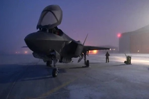 Tiêm kích tàng hình F-35 của Mỹ trong một lần xuất hiện tại căn cứ Thule.