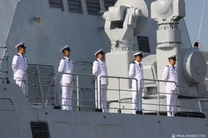 Thủy thủ trên tàu sân bay Phúc Kiến.