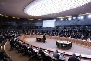 Các bộ trưởng quốc phòng NATO tham dự cuộc họp bàn tròn của Hội đồng Bắc Đại Tây Dương tại Trụ sở NATO ở Brussels.