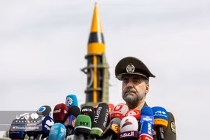 Tên lửa đạn đạo Khorramshahr-4 của Iran.