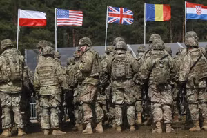 Binh sĩ NATO trong một cuộc tập trận chung.