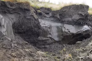 Các mỏ băng vĩnh cửu và các mạch băng được phát hiện tại Alaska.