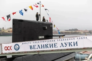 Lễ thượng cờ tàu ngầm Velikiye Luki.