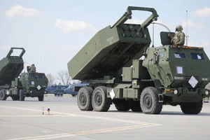 Hệ thống HIMARS được sử dụng để phóng tên lửa ATACMS.