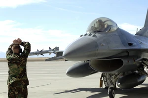 Tiêm kích F-16.