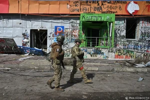 Binh sĩ Nga tuần tra tại Sudzha.