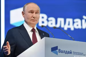 Tổng thống Vladimir Putin phát biểu tại phiên họp toàn thể lần thứ 22 của Câu lạc bộ thảo luận quốc tế Valdai.