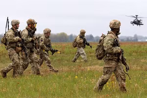 Binh sĩ NATO trong một cuộc tập trận tại Estonia năm 2024.