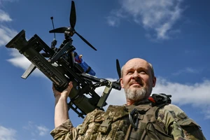 Máy bay không người lái FPV của Ukraine có thể phóng được rocket.