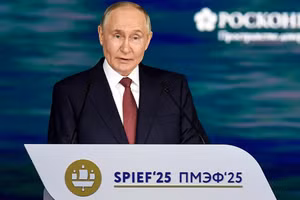 Tổng thống Nga Vladimir Putin phát biểu tại Diễn đàn Kinh tế Quốc tế St. Petersburg.