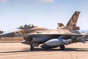 Tên lửa AIM-9M trên tiêm kích F-16I.