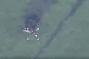 Hình ảnh chiếc Su-35S bốc cháy do Ukraine công bố.