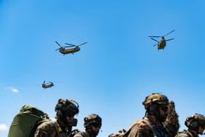 Binh sĩ NATO và Đức tập trận chung.