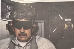 Tổng thống Maduro trên tàu USS Iwo Jima sau khi bị lực lượng Mỹ bắt cóc.