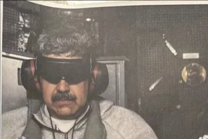 Tổng thống Maduro trên tàu USS Iwo Jima sau khi bị lực lượng Mỹ bắt cóc.