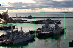 Hình ảnh Sub Sea Baby tấn công tàu ngầm Nga.