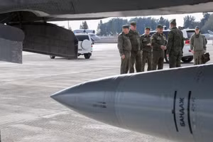 Tên lửa siêu vượt âm Kinzhal của Nga.