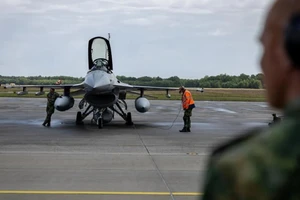 Tiêm kích F-16.